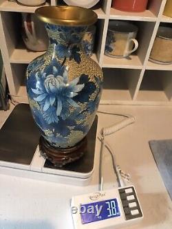 8 Vase en laiton émaillé chinois Cloisonné et son support Lotus Papillon Cerisier en fleurs