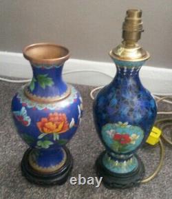 Beau vase cloisonné chinois bleu oriental 'Floral & Butterfly Gilt' de style vintage