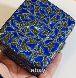 Boîte chinoise émaillée bleue antique avec motif
