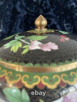 Bol à bibelot à couvercle décoré de dahlias floraux en émail cloisonné chinois vintage en bronze