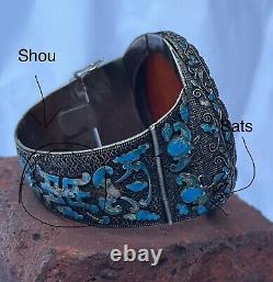 Bracelet en argent cloisonné bleu avec une rare et énorme sculpture antique en ambre, exporté de Chine.