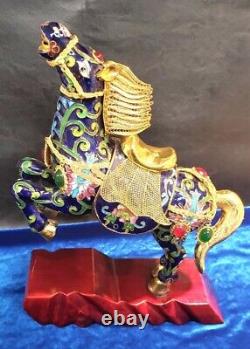 Cheval en émail cloisonné chinois vintage sur une plateforme en bois - Statue de collection