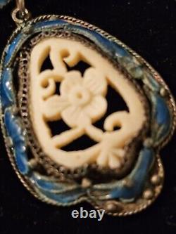 Collier pendentif en argent cloisonné et sculpté de l'antique Chine du 19e siècle