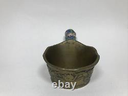Cuillère à grains ou louche en laiton chinois antique avec émail champlevé floral 1891-1919
