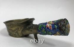 Cuillère à grains ou louches en laiton chinois antique avec émail champlevé floral 1891-1919