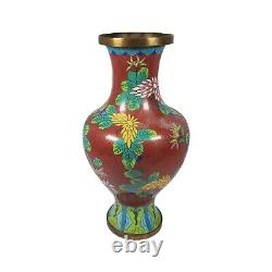 Grand vase chinois ancien en cloisonné avec de grandes fleurs rouges sur une base en bronze, du XIXe siècle.