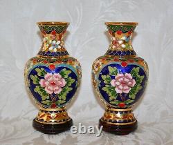 Paire de beaux vases en cloisonné émaillé doré, coloré et vintage