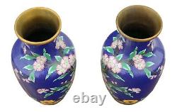 Paire de grandes vases en cloisonné chinois de haute qualité du milieu du XXe siècle.