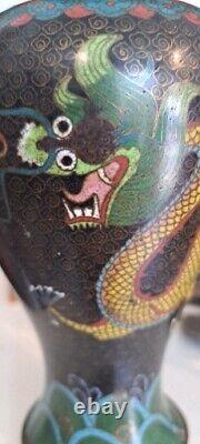 Paire de vases dragons chinois en cloisonné, début du XXe siècle
