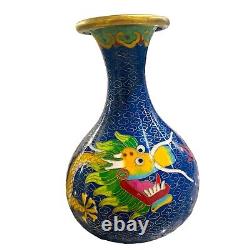 Paire de vases en émail cloisonné chinois antique, dragon à écailles enflammées, de 4,5 pouces de hauteur.