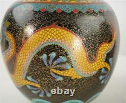 Paire de vases en gingembre chinois Cloisonné vintage avec des dragons poursuivant une perle enflammée