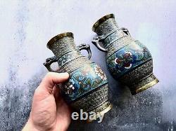 Paire de vases en laiton émaillé cloisonné chinois antique du 19e siècle
