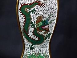 Rare Chinese Vase Cloisonné Triangulaire Avec Trois Dragons Impériaux Décoratif et Support