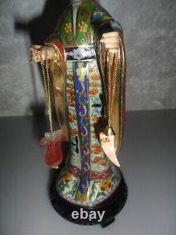 Sculpture vintage de Geisha en cloisonné avec cadeaux et pierres précieuses