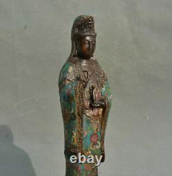 Statue de Guan Yin Boddhisattva en cuivre cloisonné marquée Qianlong de Chine, 13.4