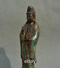 Statue de Guan Yin Boddhisattva en cuivre cloisonné marquée Qianlong de Chine, 13.4