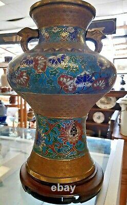 Superbe vase/urne champlevé en cloisonné chinois antique sur socle sculpté