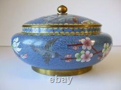 Un grand pot chinois cloisonné avec couvercle, d'époque vintage, vers 1960.