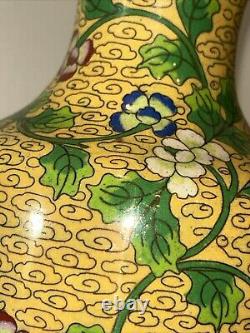 Un grand vase en émail cloisonné chinois antique du 19e/20e siècle de 9,5 pouces.