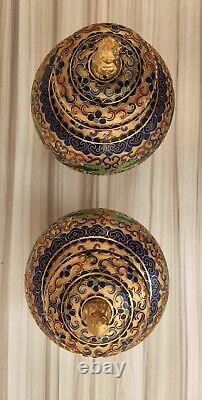 Une paire de vase en jarre émaillé cloisonné chinois vintage fait à la main