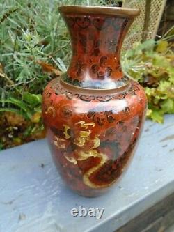 Vase ancien chinois en cloisonné avec dragon sur le côté couleur brun ancien de bonne taille