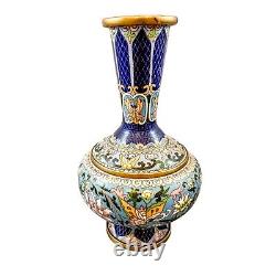 Vase antique chinois en émail cloisonné bleu de la République avec papillon en bronze et motifs floraux