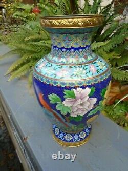 Vase chinois en cloisonné de belles couleurs, belle taille, tout simplement magnifique.