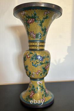 Vase chinois en cloisonné jaune du XXe siècle