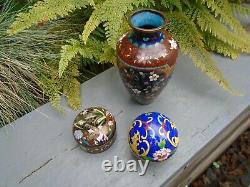 Vase cloisonné et 2 autres pots avec couvercles de belles couleurs