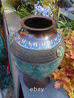 Vase en bronze chinois avec travail de champlevé et beau design