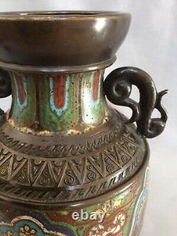 Vase en bronze cloisonné chinois antique de grande taille de haute qualité avec une superbe patine signée