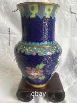 Vase en cloisonné chinois antique avec des fleurs, des oiseaux et des paysages émaillés peints à la main