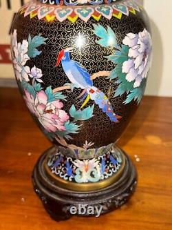 Vase en émail cloisonné chinois avec des fleurs et un oiseau d'amour - Magnifique et beau