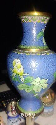 Vase en laiton cloisonné turquoise moyen vintage 'FLEURS & FEUILLES' 7.5 pouces en Chine