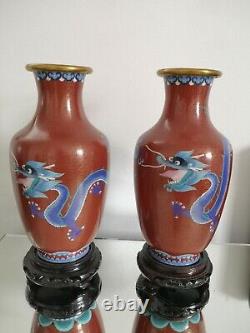 Vases cloisonnés antiques spectaculaires : Dragon poursuivant la perle sacrée de la sagesse