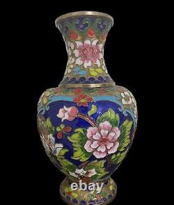 Vases en cuivre antique dessinés à la main avec émail cloisonné fleuri rare fait maison vintage pour la maison.